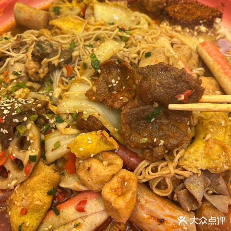 万物皆可烫！大盘子是他们家特色！一盘满满成都味道