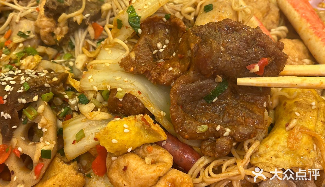 万物皆可烫！大盘子是他们家特色！一盘满满成都味道