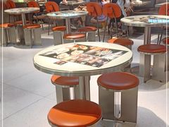 大堂-開籠雀冰室(同和金铂店)