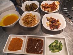 9种小菜-韩聚屋韩国烤肉餐厅(新北万达店)