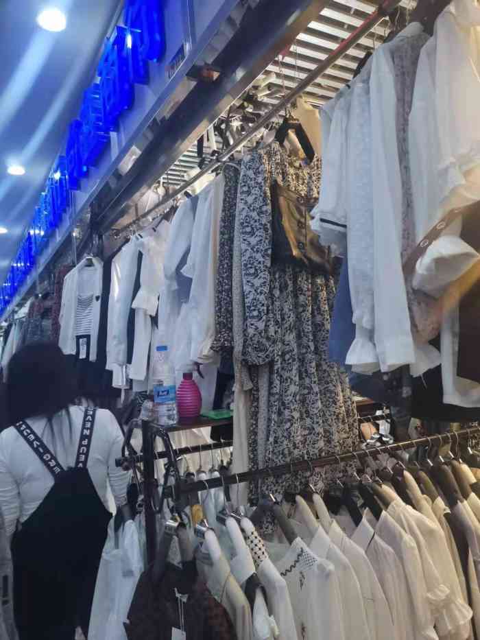 壹舍方磊的服装店图片