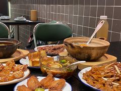 -何妹湿辣牛肉·粤式烧烤砂煲(桂雅路店)