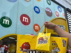 -m豆巧克力世界(上海世茂广场店)