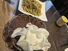-东口码头·烧鸽子·鱼头泡饼·地方菜(金鹰悦城店)