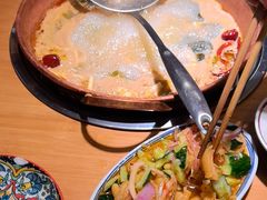 -洱火云南酸菜牛肉火锅(石景山当代商城店)