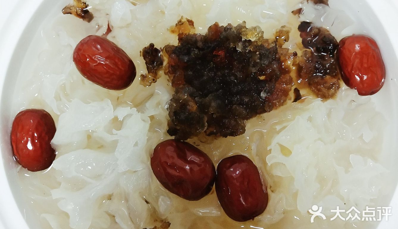 想要变得美美的，就喝碗“桃胶银耳羹”吧！