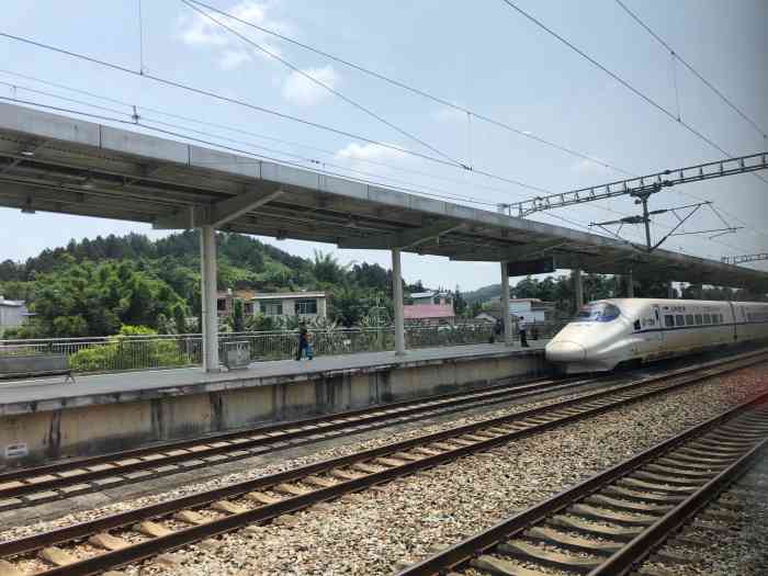 鹿寨北站-"车站不大没有吃的出去就有小巴还有喊."-大众点评移动版