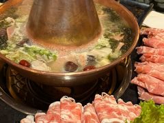 -果松木炭酸菜铜火锅·外婆参鸡汤