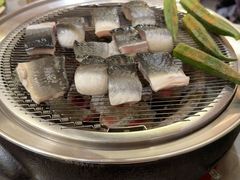 -围炉肉舍•炭烤活鳗•丹东海鲜烤肉(步行街店)