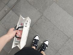 -好利来(上海虹桥新天地Lab主题店)