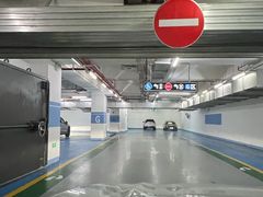 -新世界新丸中心-地下停车场
