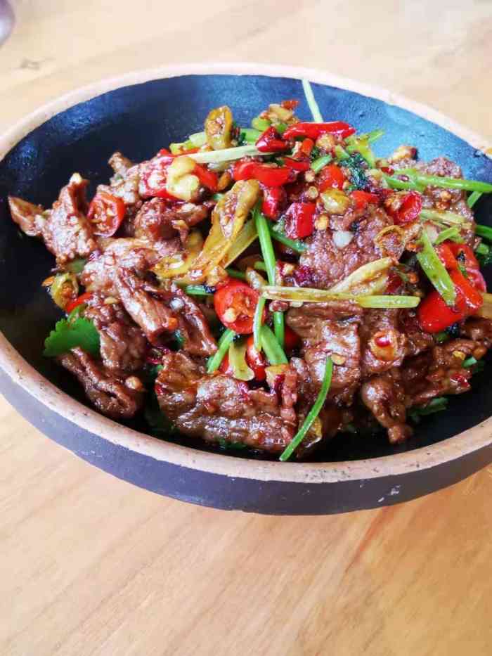 服务员需要多培训啊,业务不熟练,往锅里倒了水问他