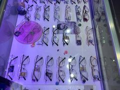 -提一眼镜·蔡司·依视路(小寨店)