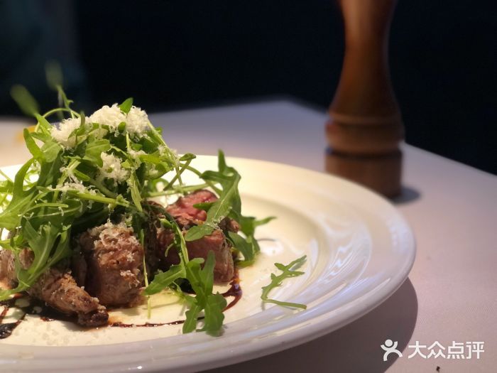 Isola del Nord意大利餐厅(钟楼店)意式烤牛里脊配芝麻草图片