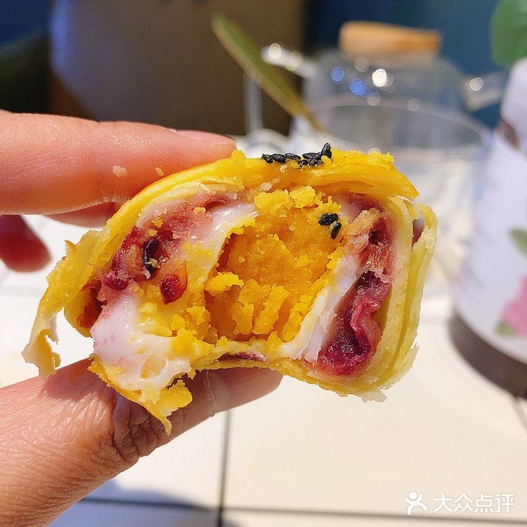 了不起的，玫瑰蛋黄酥