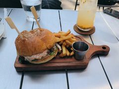 -三勾JJJ Burger&Coffee(梅溪湖店)