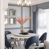 柔和色调的冰川灰色作为墙面的背景，没有那么冷峻的感觉