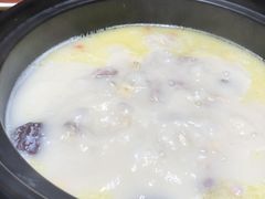 -洪氏嗨捞·广东猪肚鸡·椰子鸡火锅(西咸万象城店)