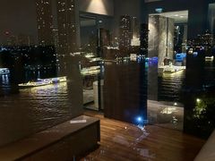 -曼谷湄南河畔华美达广场酒店