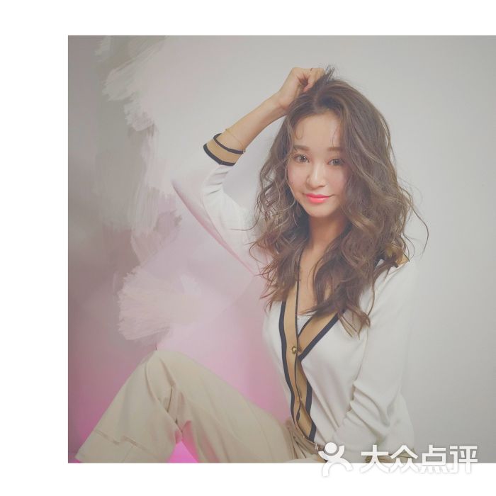 滤镜后颜色有点变,其实是灰棕色 _王诗语_9903