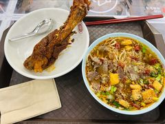 襄阳牛肉面-北大学一食堂