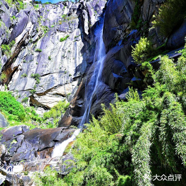 西藏唯一自然佛像景观—卡定沟天佛瀑布