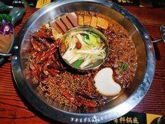 精品鸳鸯锅-谭鸭血老火锅(远大购物广场店)