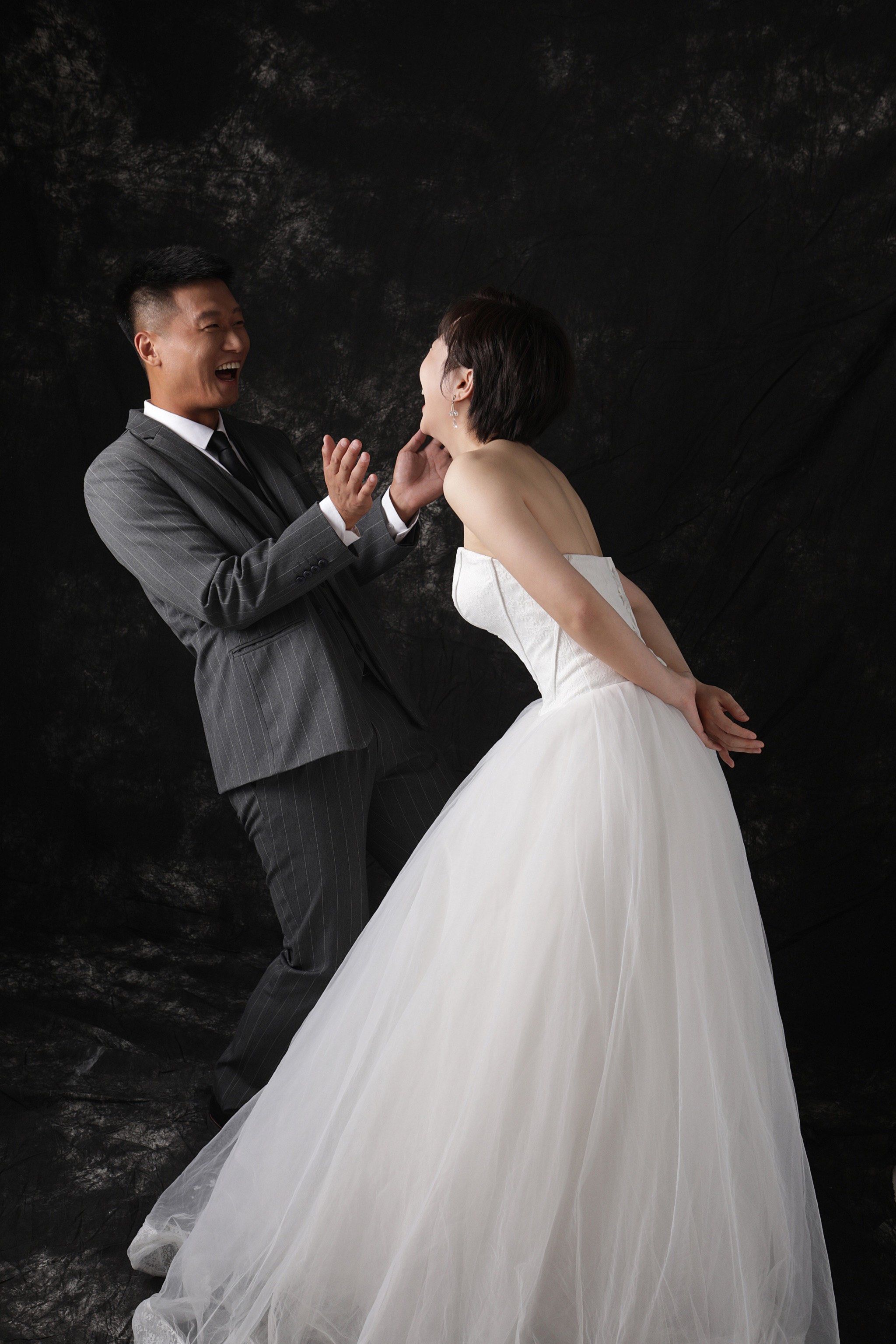 夫妻的一个见证,意味着美好婚姻的开始,"执子之手,与子偕老"这一信念