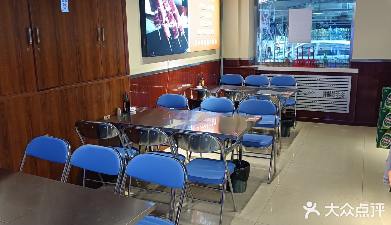 杨老爷烧烤涮肚，在和平三道街六号，离九中不远