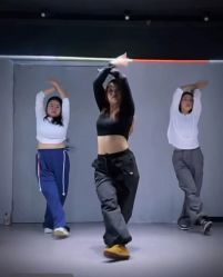 -单色舞蹈