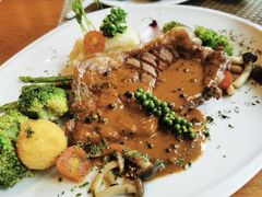 -Chom Cafe and Restaurant