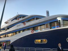 -黄浦江游览十六铺3号码头网红自助餐