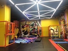 -爱蹦iBOON蹦床运动馆(江汉店)