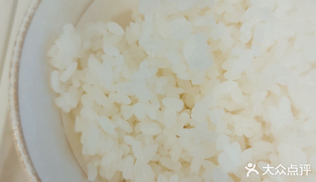 「山海味•中餐厅」地址挺好找的，在阶梯上面