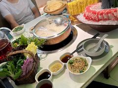 -洪氏嗨捞·广东猪肚鸡·椰子鸡火锅(西咸万象城店)