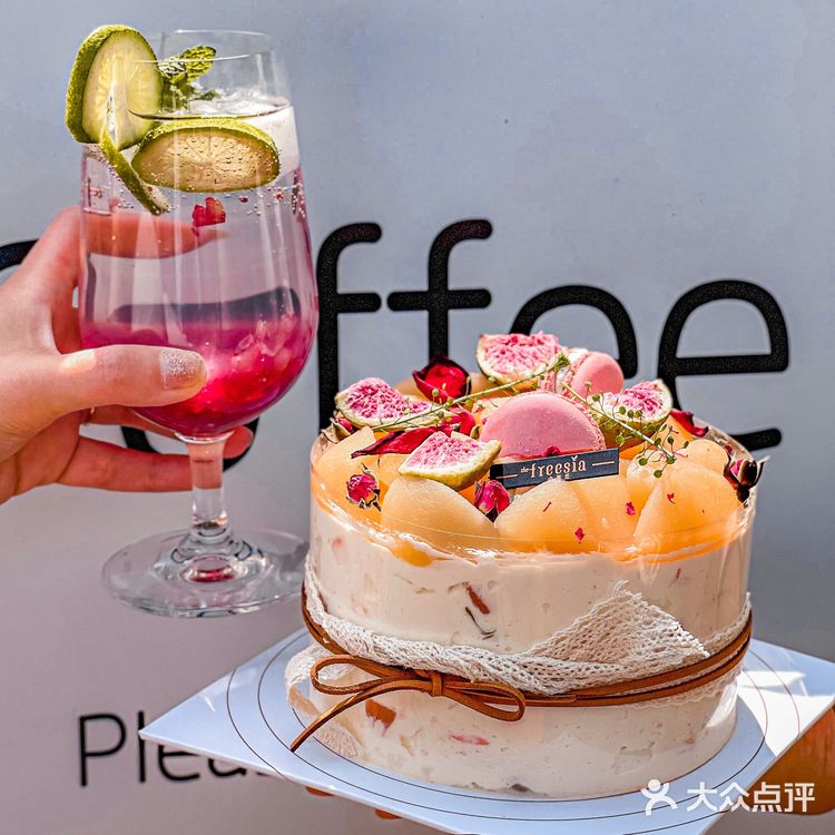 大连首家小苍兰洋菓子蛋糕店‼️真是天花板[流泪]