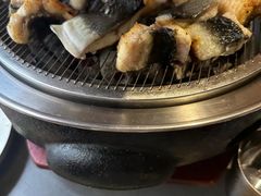 -围炉肉舍•炭烤活鳗•丹东海鲜烤肉(步行街店)