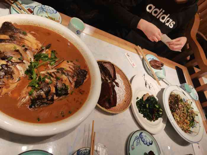 燕郊烧鸽子(燕郊总店)-"[薄荷]环境:今年8月份新装修,新中式.