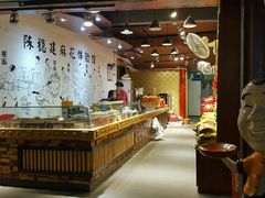 面包甜点陈列柜-胖娃古镇鸡杂(磁器口总店)