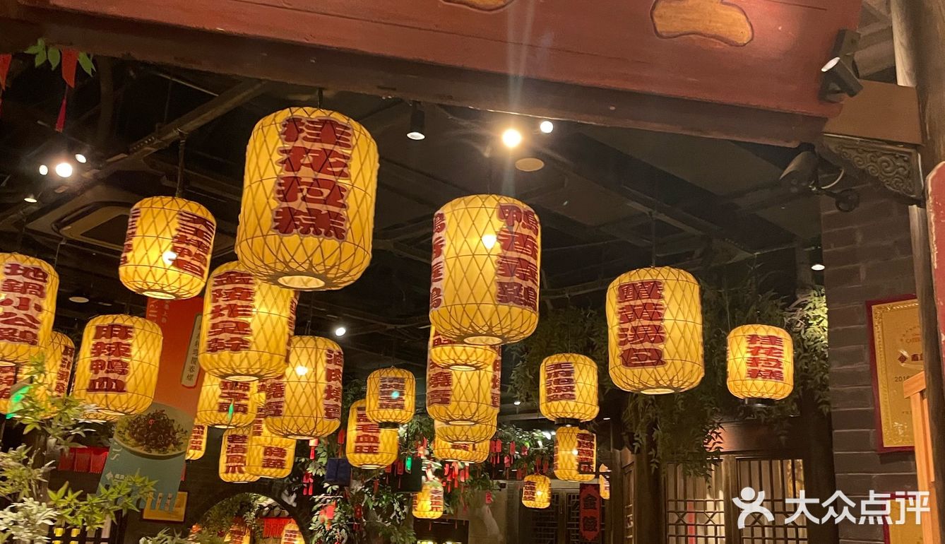 拎着六杯茶颜悦色，吃了南京大牌档，排队省时超绝攻略[胜利][胜利]