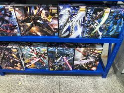 -逝水玩具折扣店
