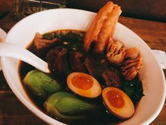 -晶华冠军牛肉面坊