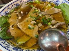 -爆炸头阿姨小四川正宗川味小吃(无任何分店)