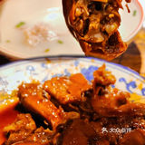 成都必吃榜｜凌晨两点都在排队的蹄花 20年老字号