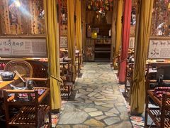 -老牌坊云南鱼豆花火锅(爱建店)