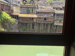 -临江餐馆二楼美食部落