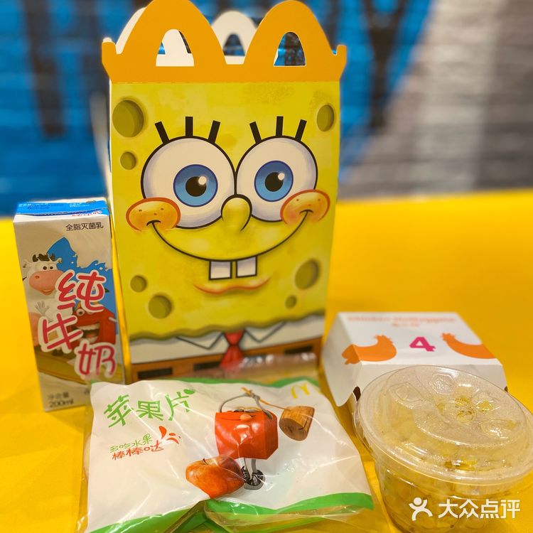 麦当当新品派！还有海绵宝宝套餐！玩具让我有点失望...