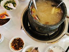 -鲁朗纳麦石锅鸡庄园