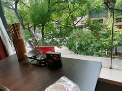 靠窗位-九牧鱻·渝老鬼重庆火锅(人民路店)