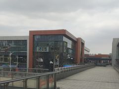 -百年港湾奥特莱斯(香炉礁店)